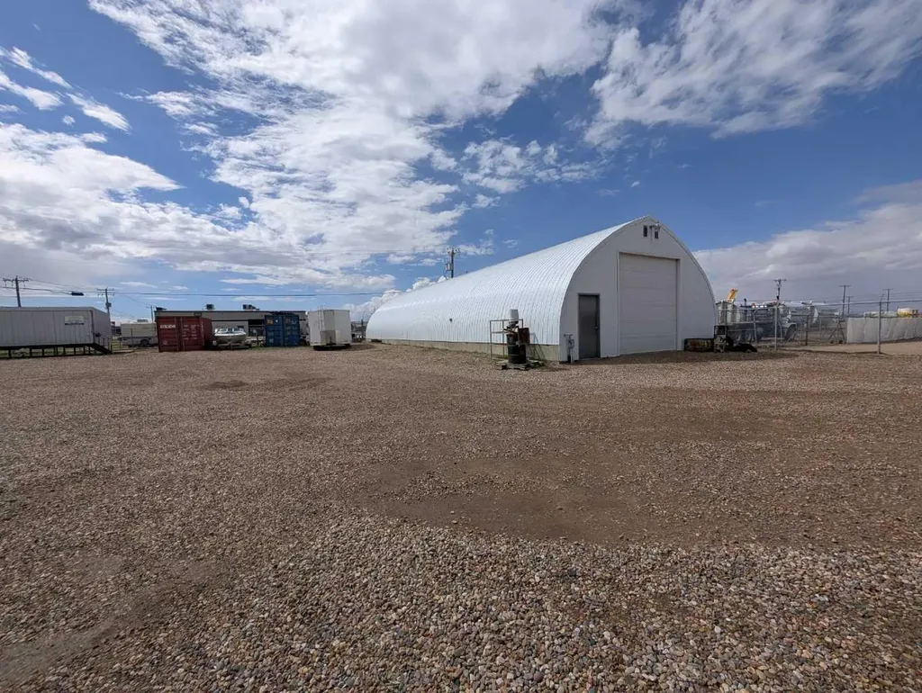 1811 Broadway Avenue E Redcliff AB T0J 2P0