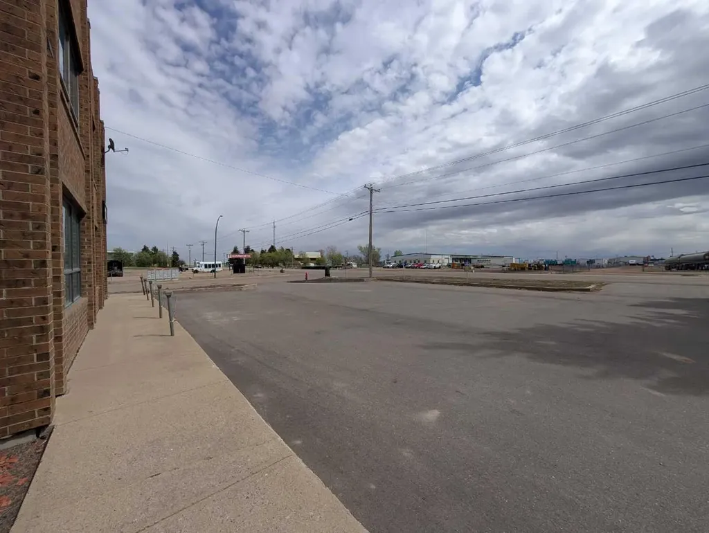 1811 Broadway Avenue E Redcliff AB T0J 2P0