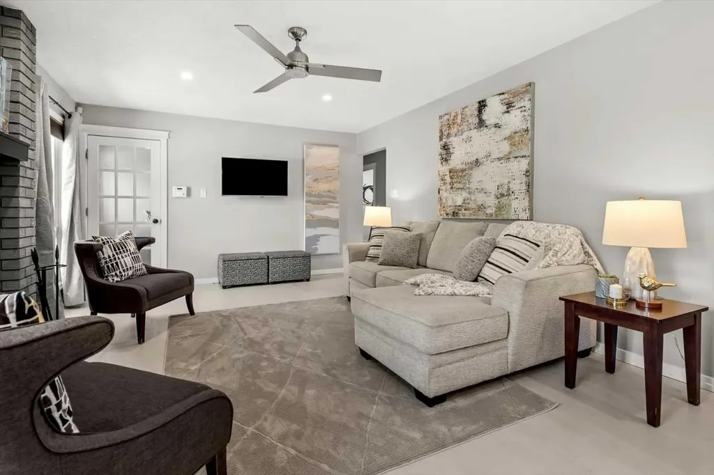 784 Acadia Drive SE Calgary AB T2J 0C5
