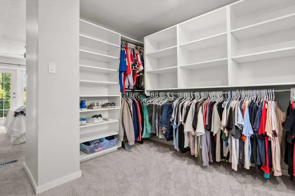 784 Acadia Drive SE Calgary AB T2J 0C5