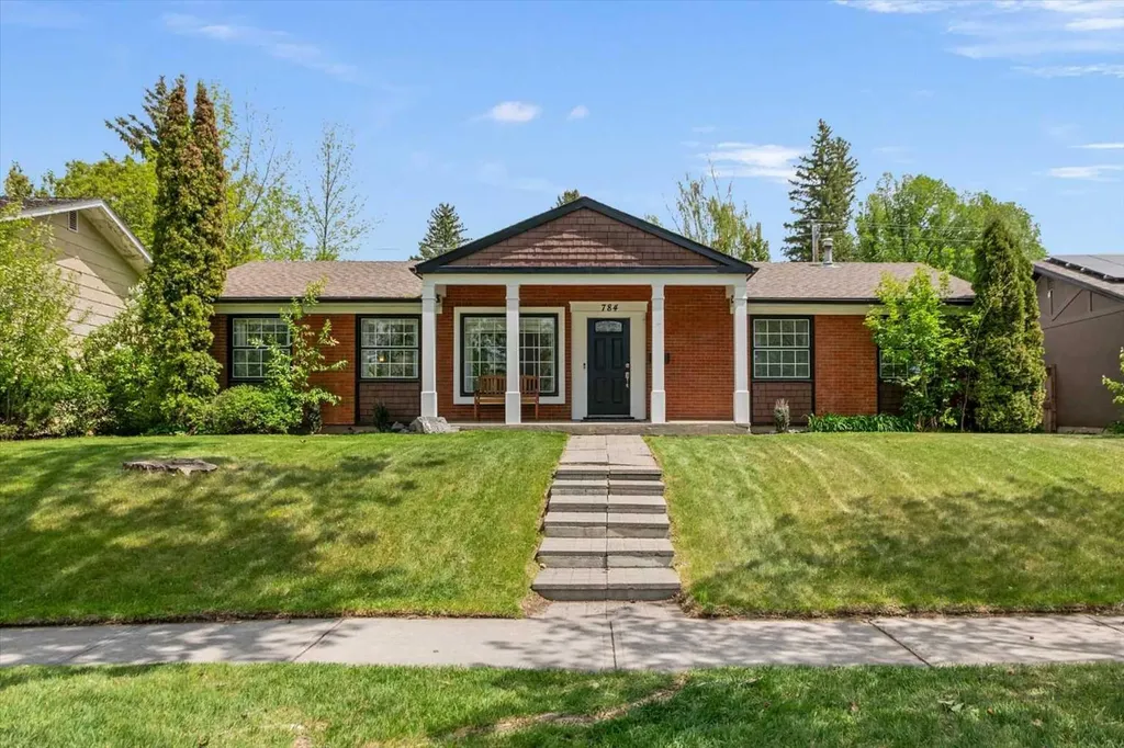 784 Acadia Drive SE Calgary AB T2J 0C5
