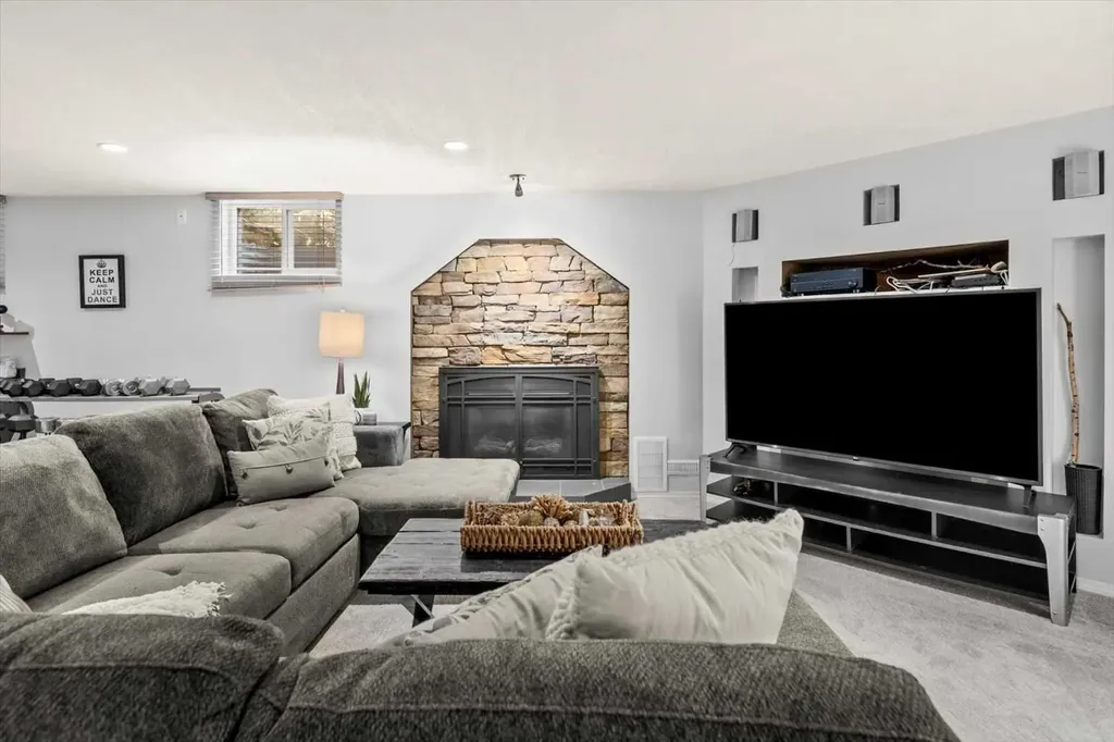 784 Acadia Drive SE Calgary AB T2J 0C5