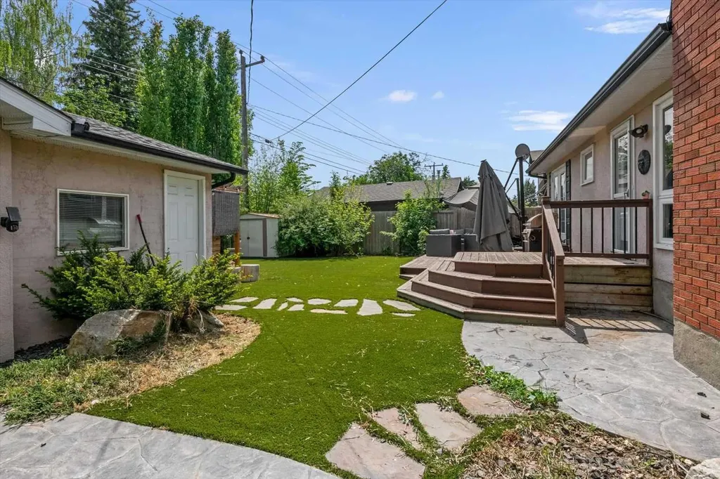 784 Acadia Drive SE Calgary AB T2J 0C5