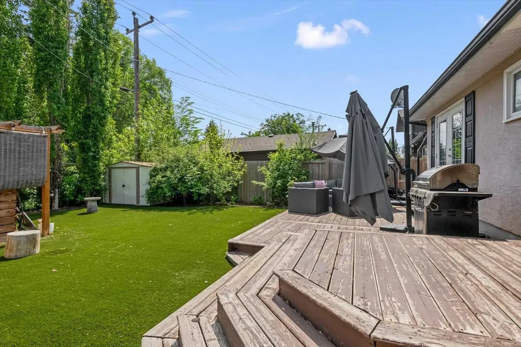 784 Acadia Drive SE Calgary AB T2J 0C5