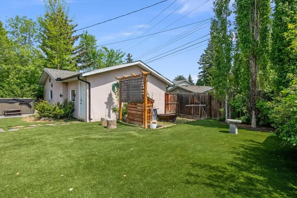 784 Acadia Drive SE Calgary AB T2J 0C5