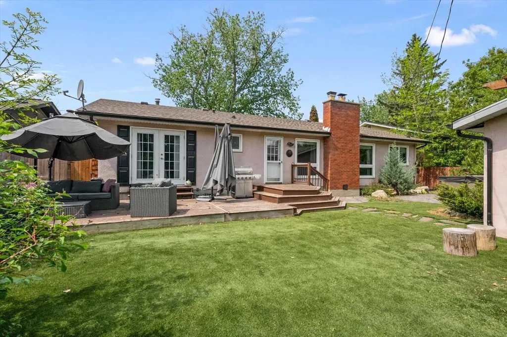 784 Acadia Drive SE Calgary AB T2J 0C5