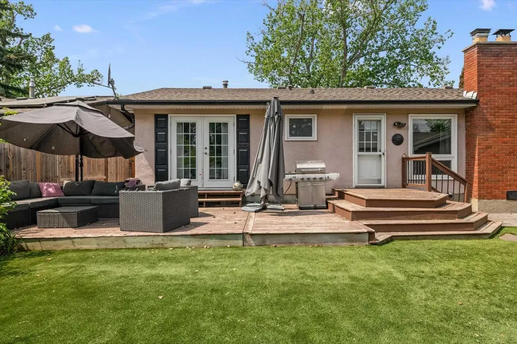 784 Acadia Drive SE Calgary AB T2J 0C5