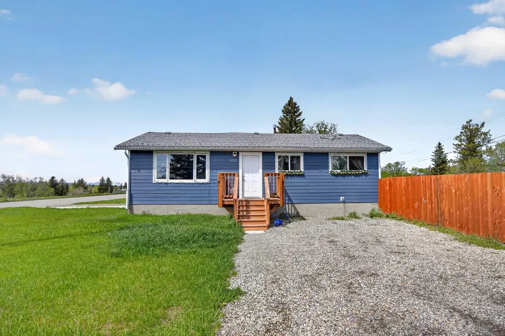 1222 John Avenue Pincher Creek AB T0K 1W0