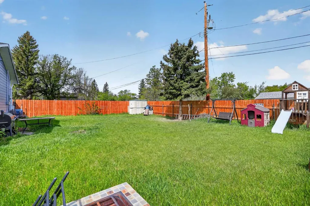 1222 John Avenue Pincher Creek AB T0K 1W0