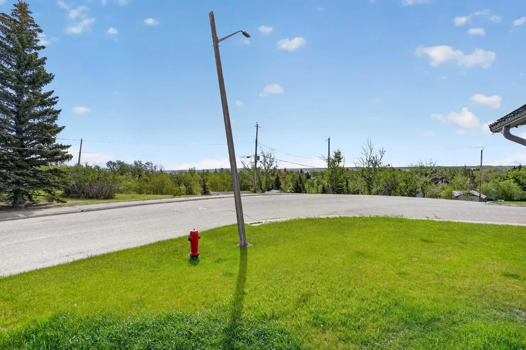 1222 John Avenue Pincher Creek AB T0K 1W0