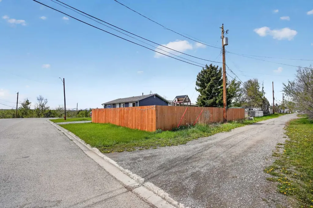 1222 John Avenue Pincher Creek AB T0K 1W0