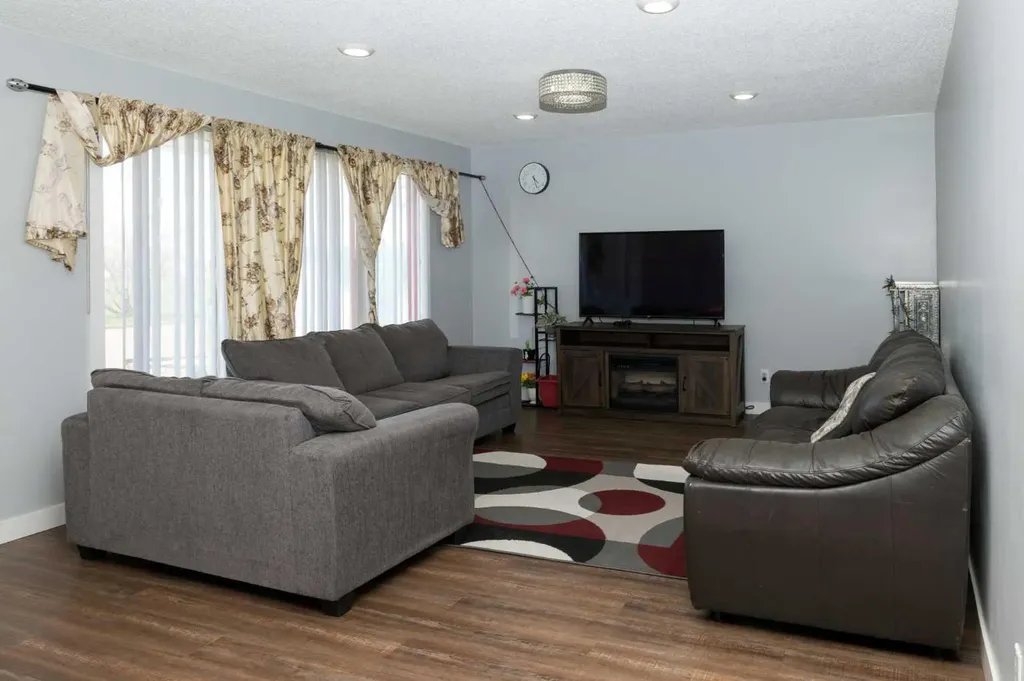 5507 50th Street Viking AB T0B 4N0