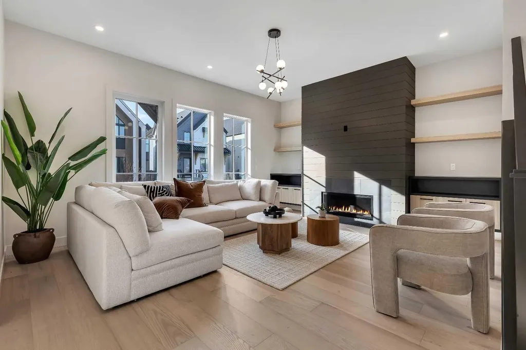 342 Normandy Drive SW Calgary AB T3E 8G8