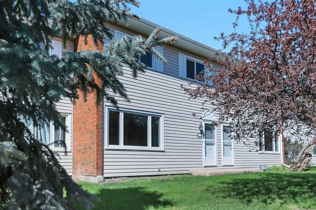 15 Stanton Street Red Deer AB T4N 0B9