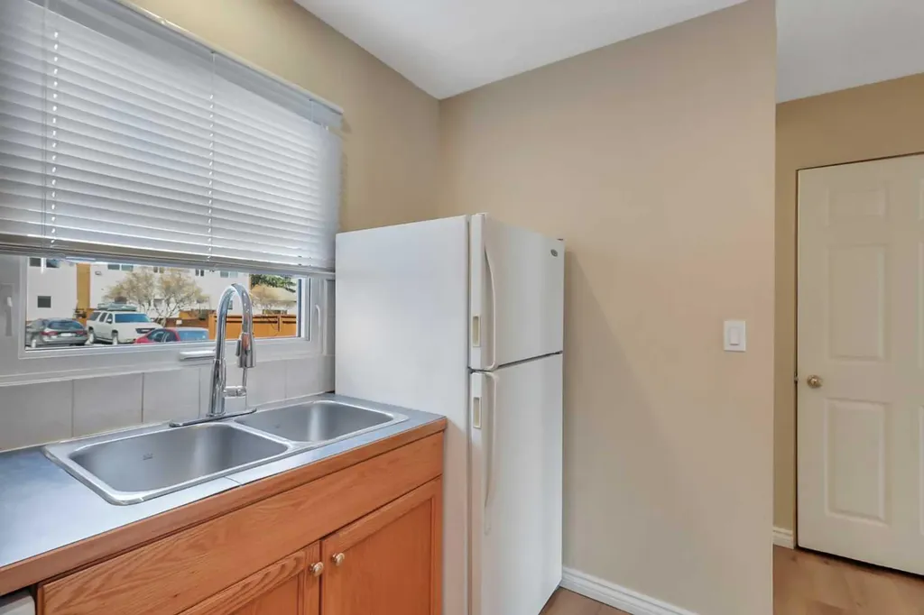 15 Stanton Street Red Deer AB T4N 0B9