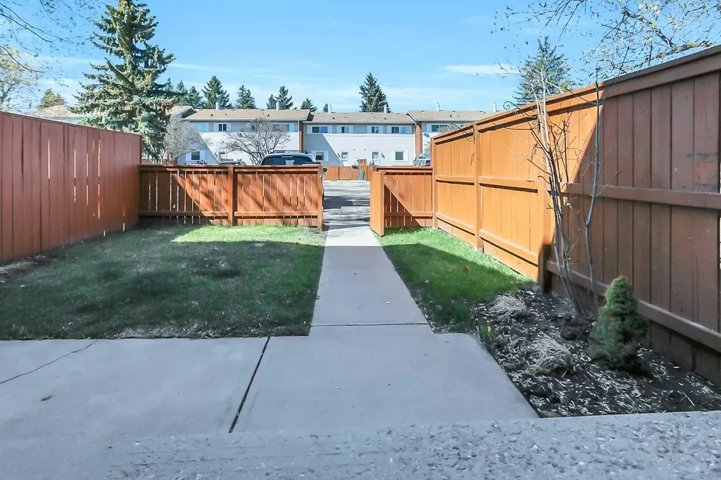 15 Stanton Street Red Deer AB T4N 0B9
