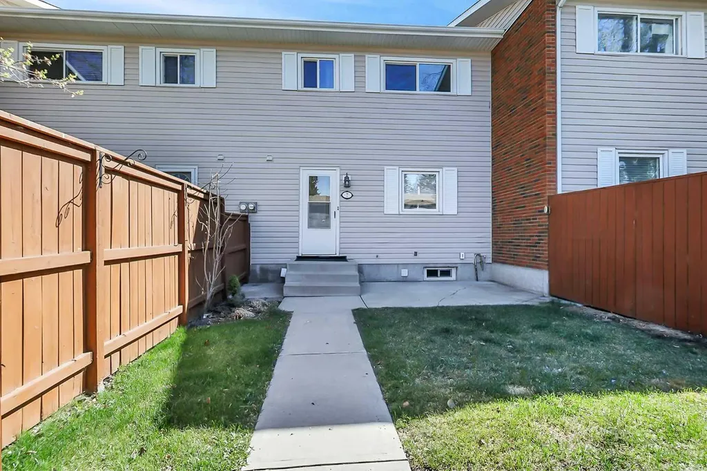 15 Stanton Street Red Deer AB T4N 0B9