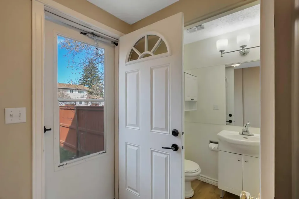 15 Stanton Street Red Deer AB T4N 0B9