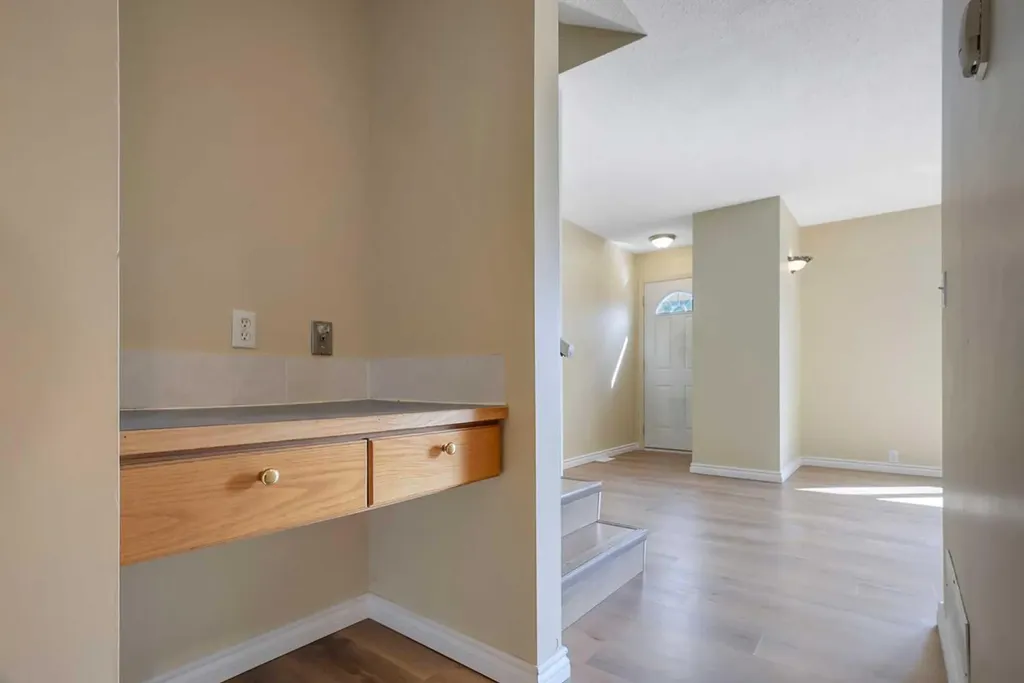 15 Stanton Street Red Deer AB T4N 0B9