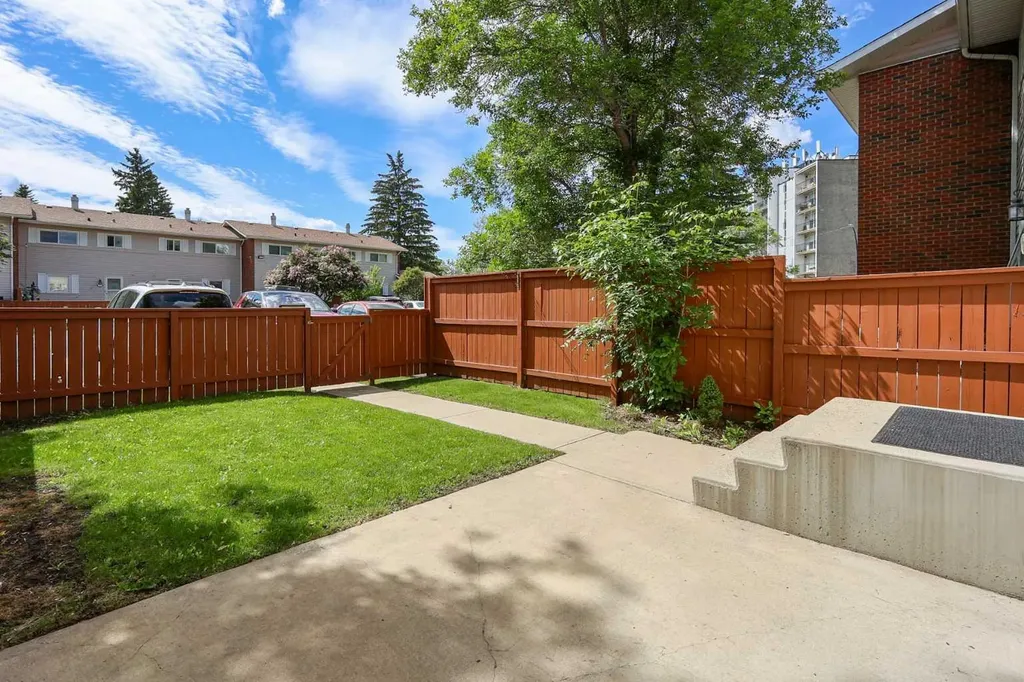 15 Stanton Street Red Deer AB T4N 0B9