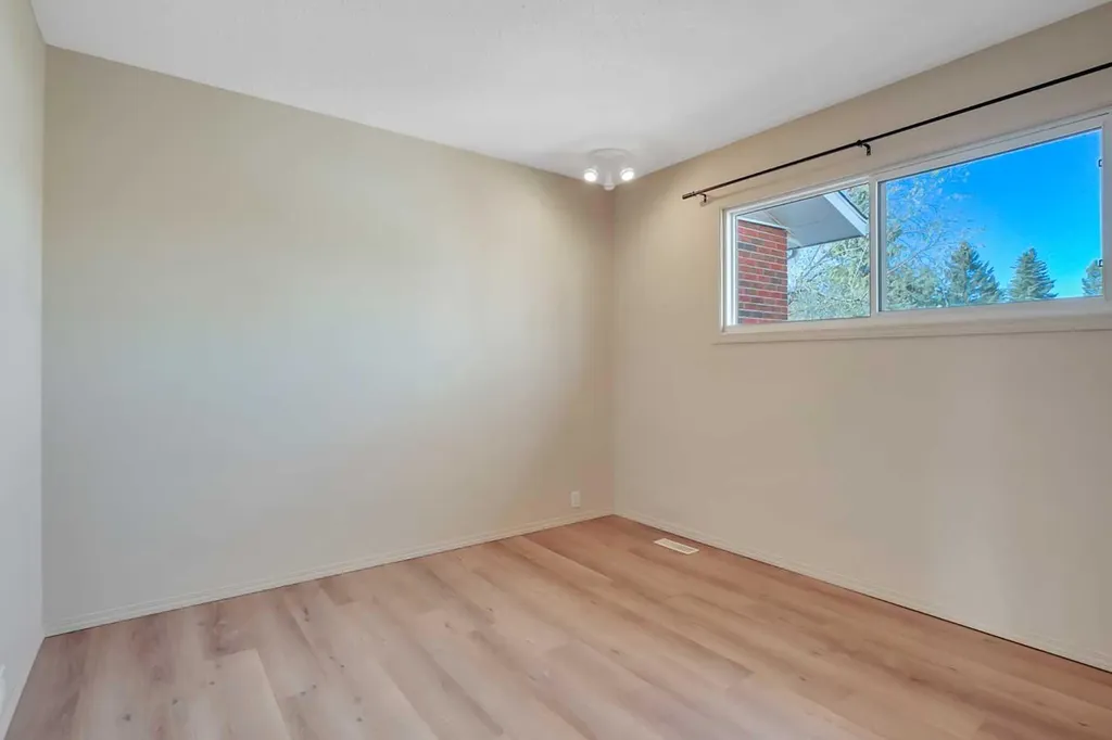 15 Stanton Street Red Deer AB T4N 0B9