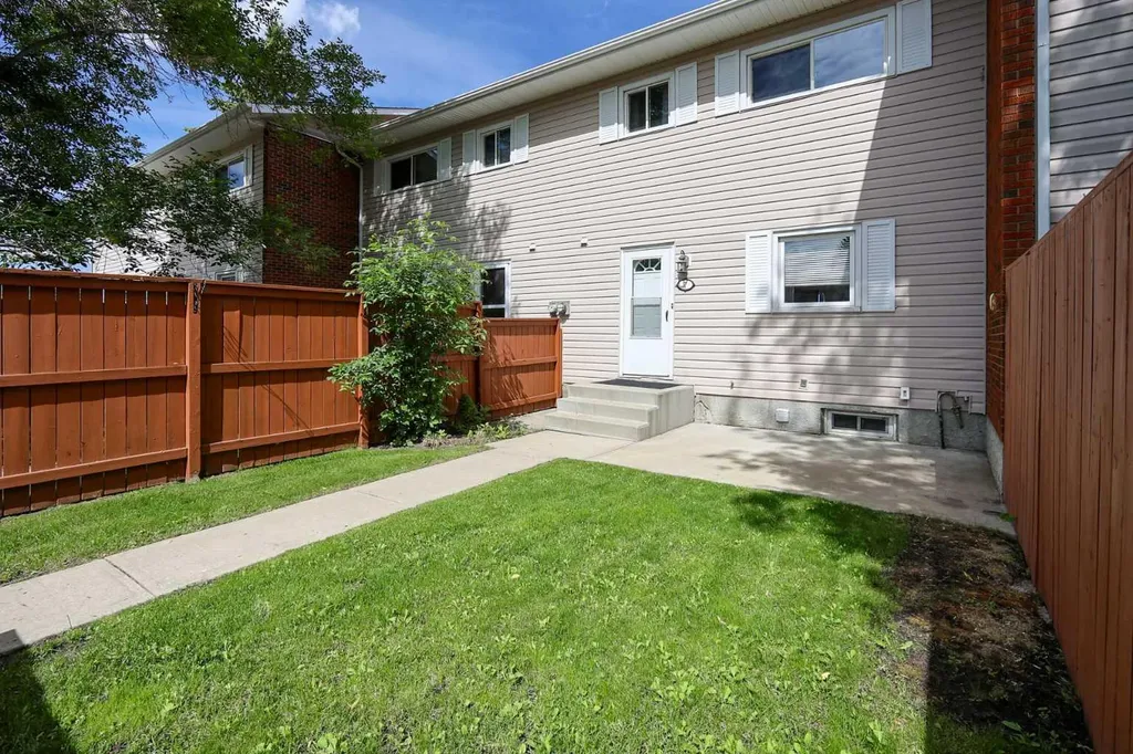 15 Stanton Street Red Deer AB T4N 0B9