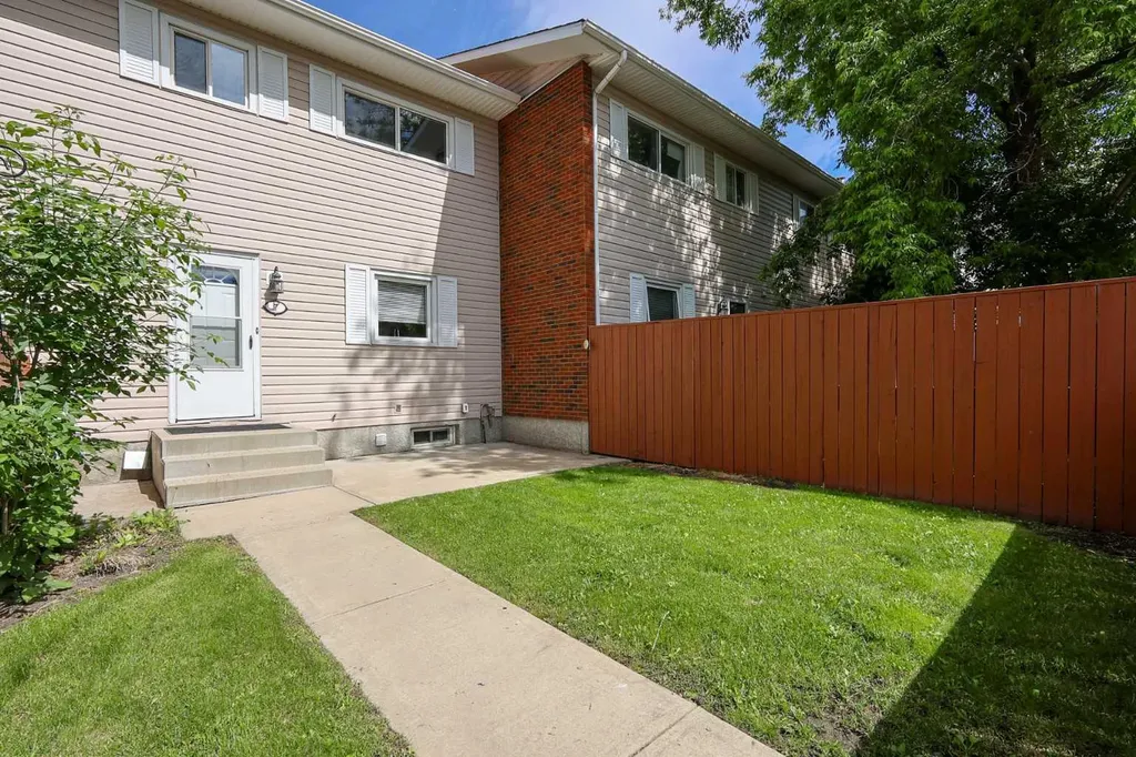 15 Stanton Street Red Deer AB T4N 0B9