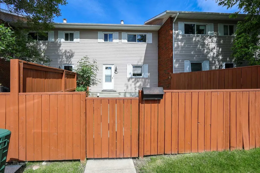 15 Stanton Street Red Deer AB T4N 0B9