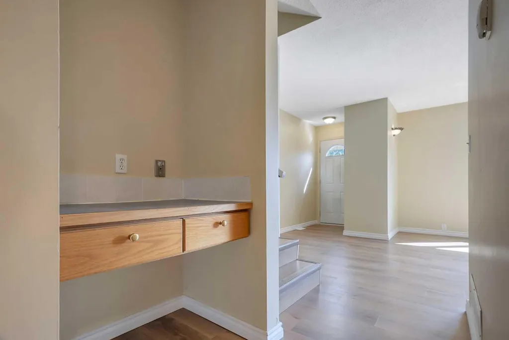 15 Stanton Street Red Deer AB T4N 0B9