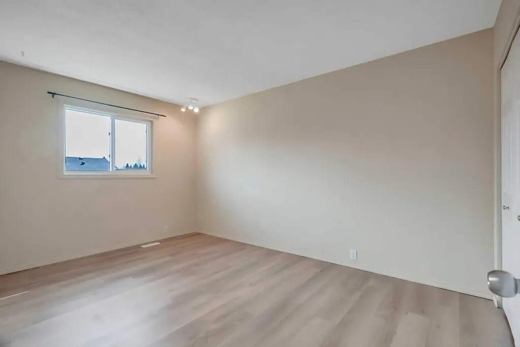 15 Stanton Street Red Deer AB T4N 0B9