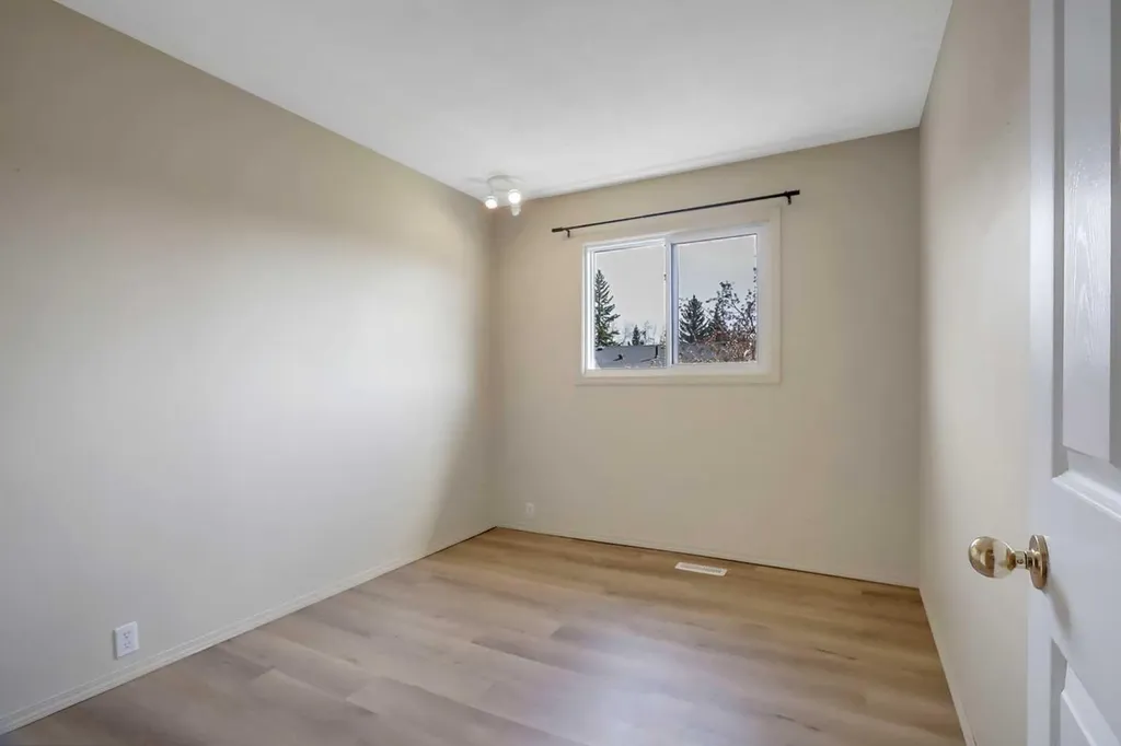 15 Stanton Street Red Deer AB T4N 0B9