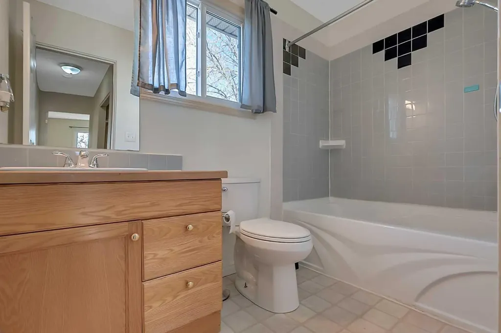 15 Stanton Street Red Deer AB T4N 0B9
