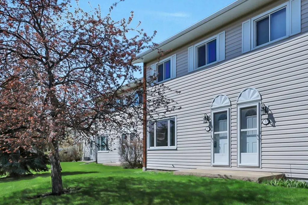 15 Stanton Street Red Deer AB T4N 0B9