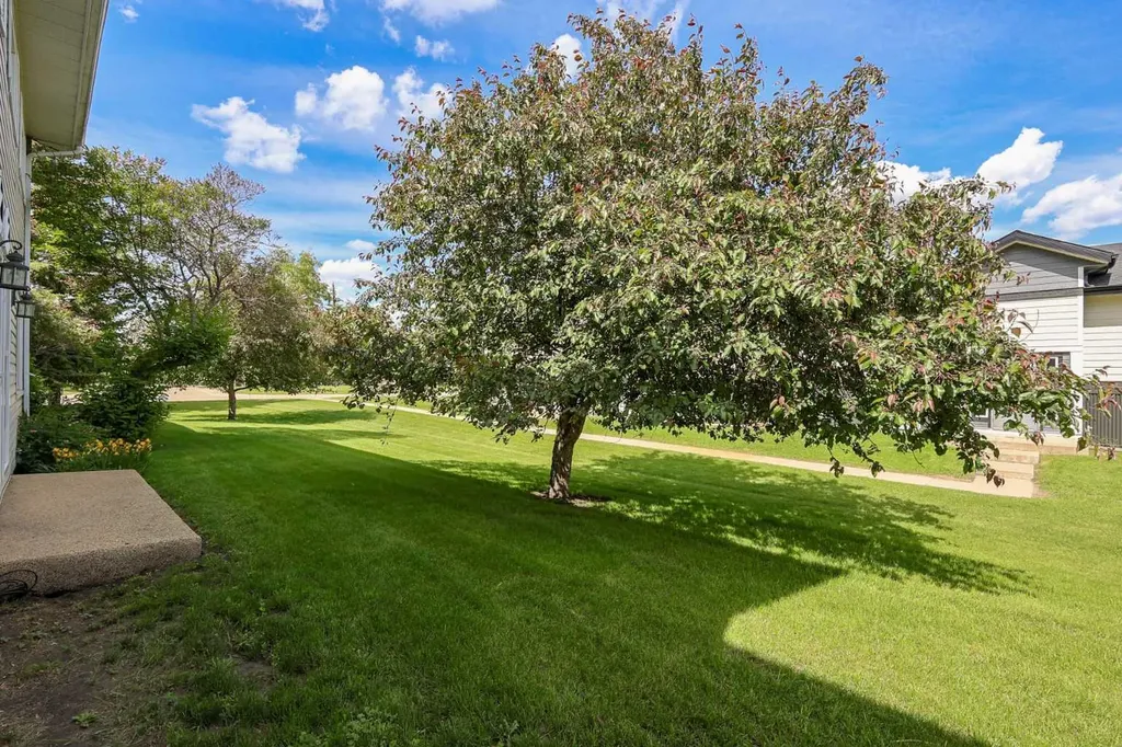 15 Stanton Street Red Deer AB T4N 0B9