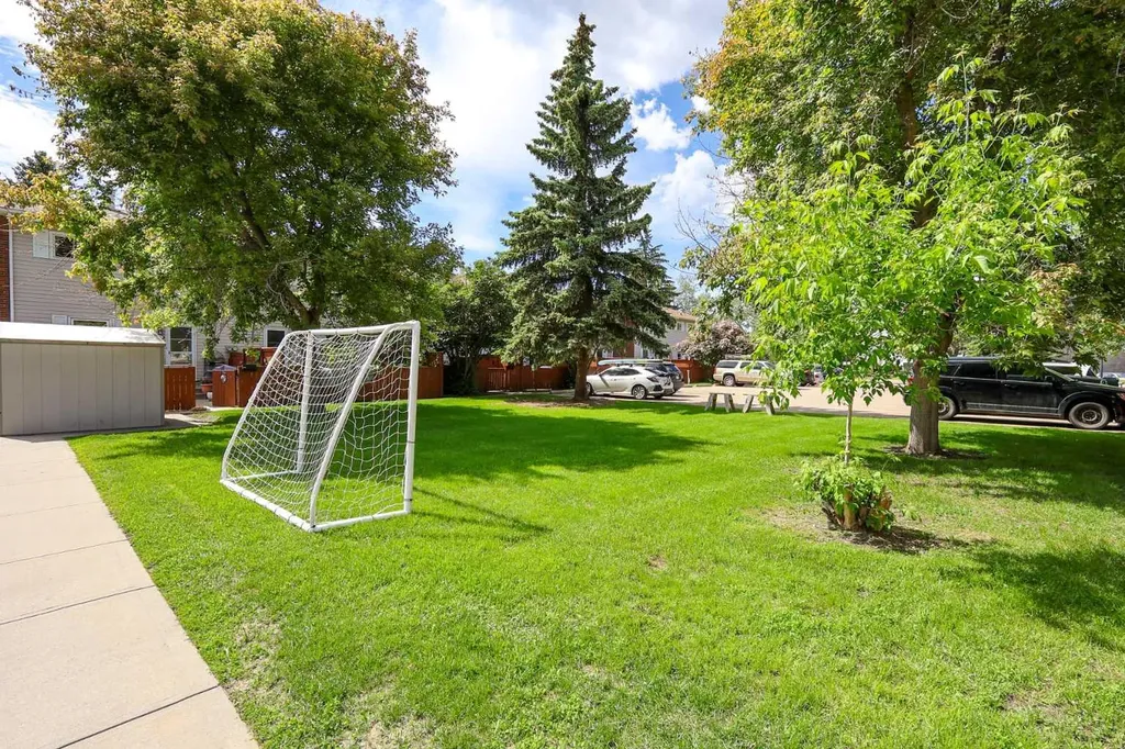 15 Stanton Street Red Deer AB T4N 0B9