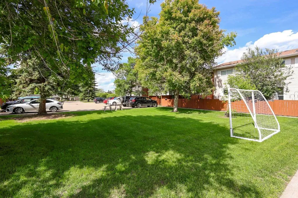 15 Stanton Street Red Deer AB T4N 0B9