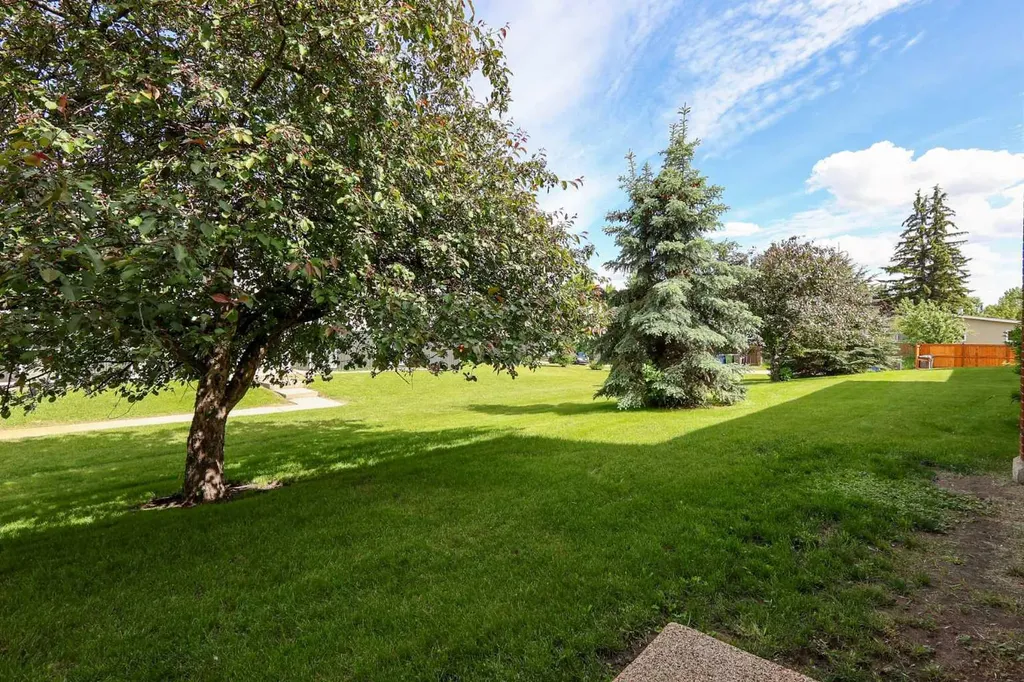 15 Stanton Street Red Deer AB T4N 0B9