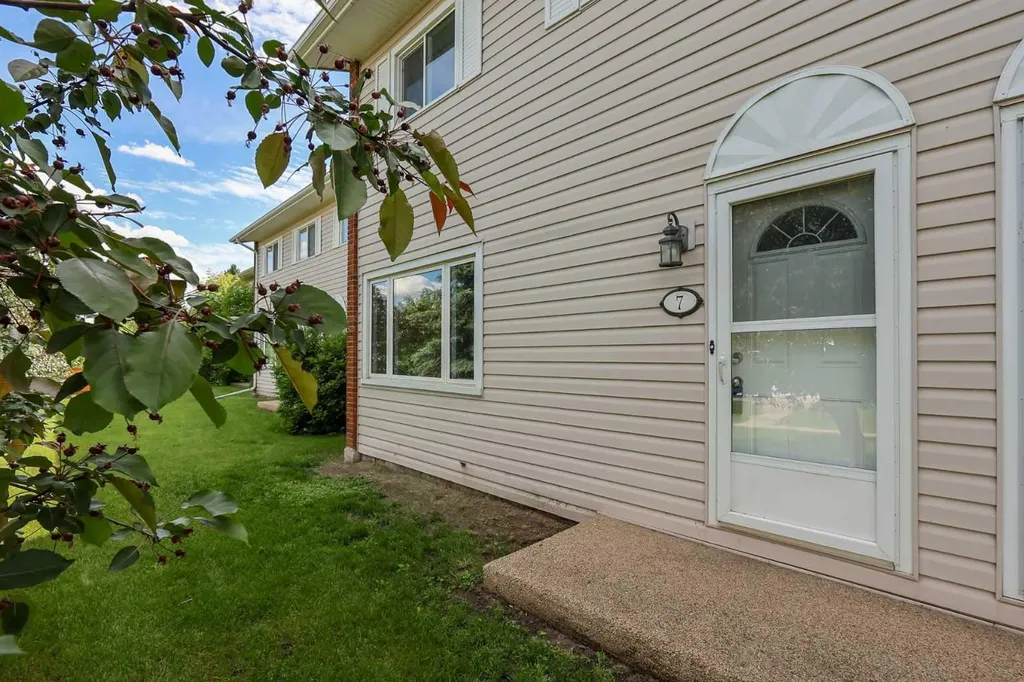 15 Stanton Street Red Deer AB T4N 0B9