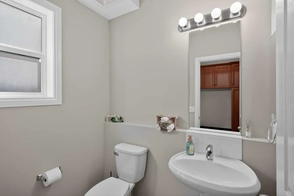 90 Sage Hill Way NW Calgary AB T3R 0H3