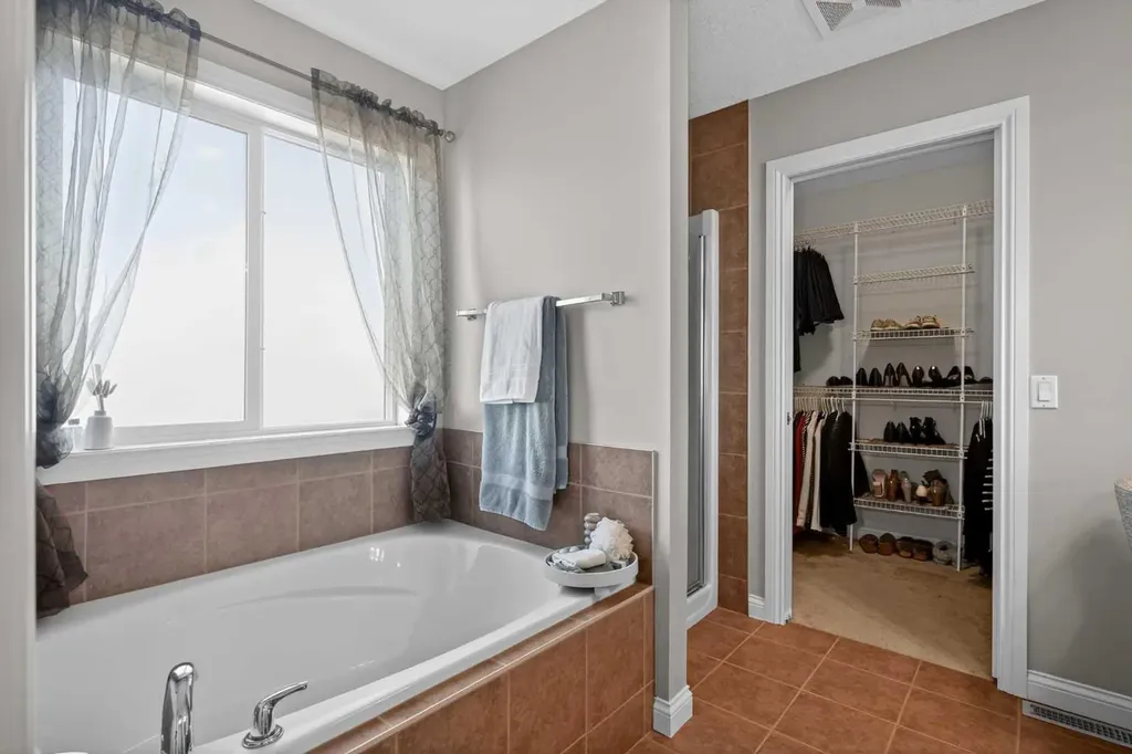 90 Sage Hill Way NW Calgary AB T3R 0H3