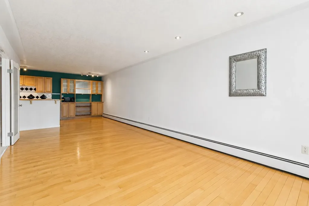 638 Meredith Road NE Calgary AB T2E 5A8