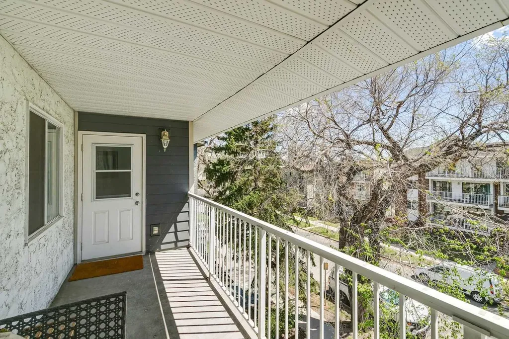 638 Meredith Road NE Calgary AB T2E 5A8