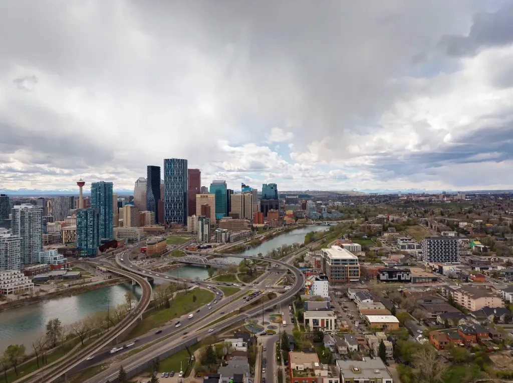 638 Meredith Road NE Calgary AB T2E 5A8