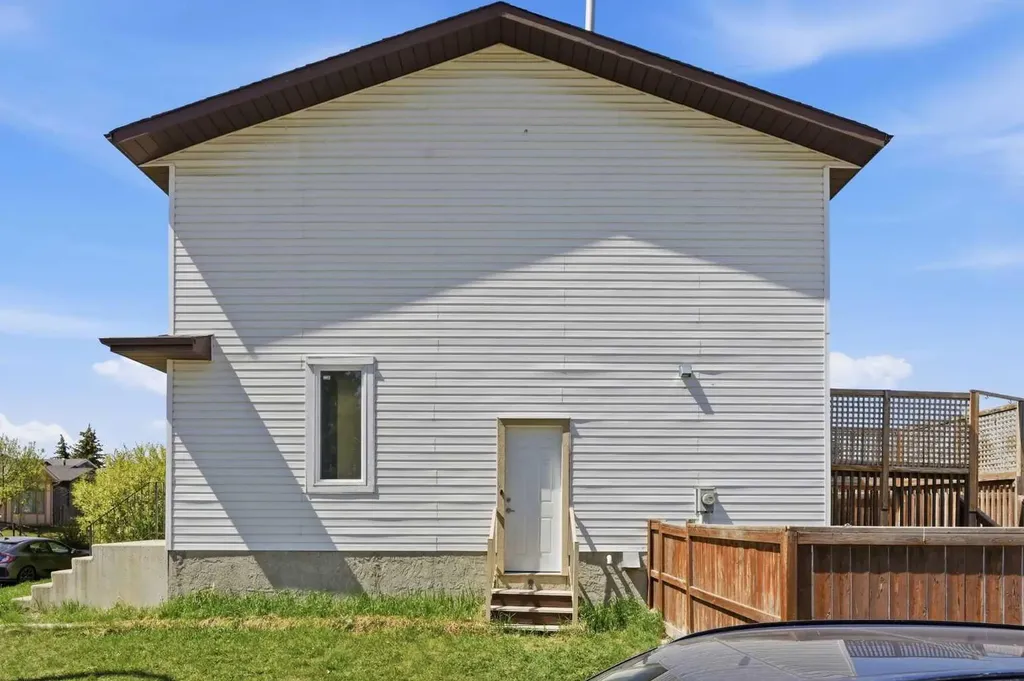 58 Taraglen Road NE Calgary AB T3J 2N5