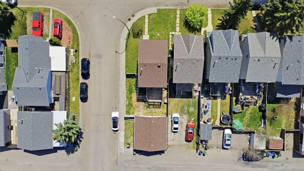 58 Taraglen Road NE Calgary AB T3J 2N5