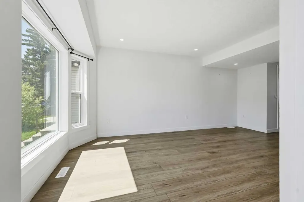 58 Taraglen Road NE Calgary AB T3J 2N5