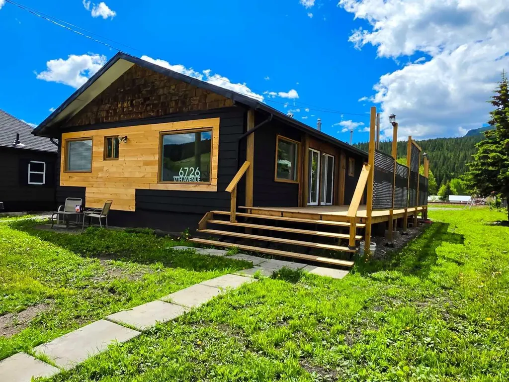 6726 17 Avenue Coleman AB T0K0M0