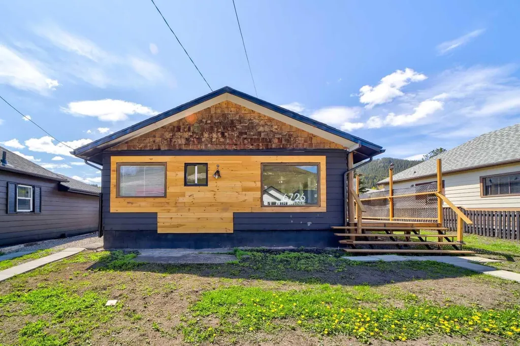 6726 17 Avenue Coleman AB T0K0M0