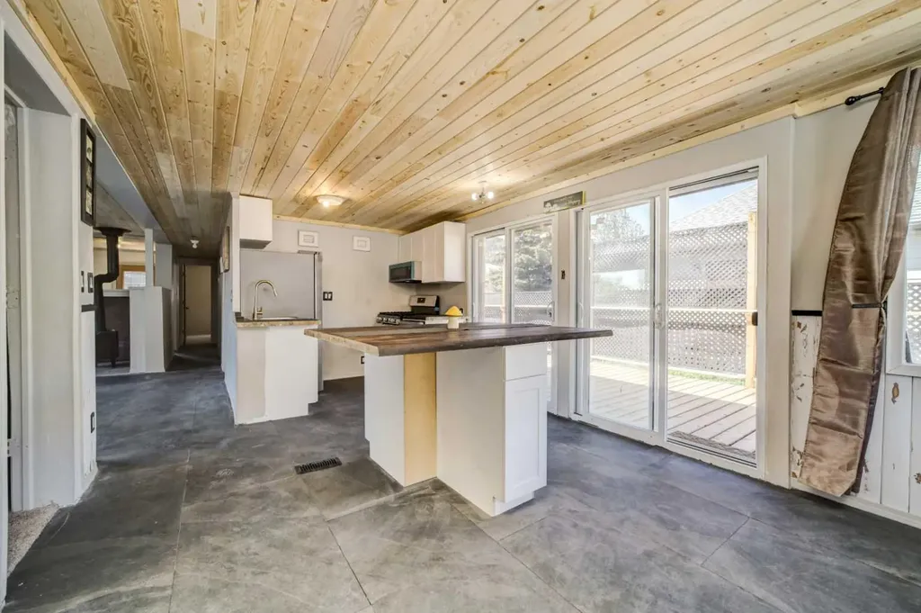 6726 17 Avenue Coleman AB T0K0M0
