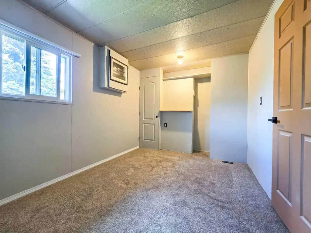 6726 17 Avenue Coleman AB T0K0M0